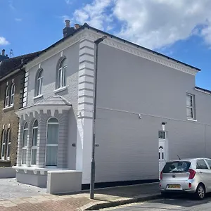The Lux Ville, Stunning 6 Bedroom In London Holiday home