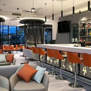 Spark By Hilton Luton מלון